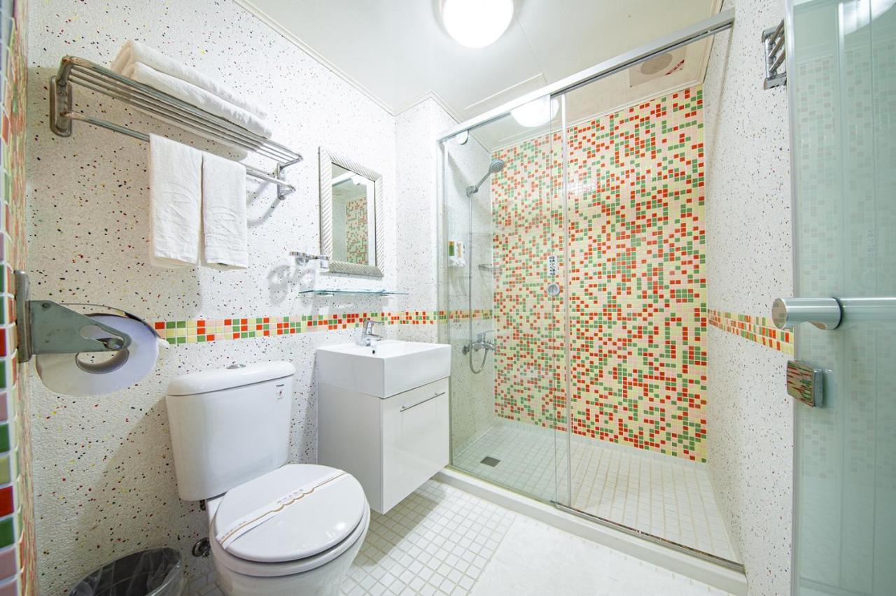 Royal Hotel Манонг Екстериор снимка
