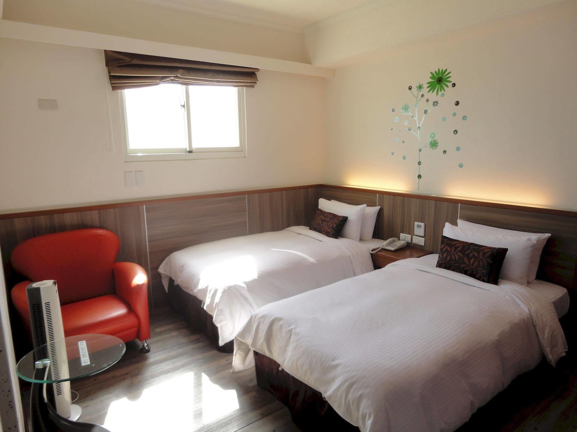 Royal Hotel Манонг Екстериор снимка